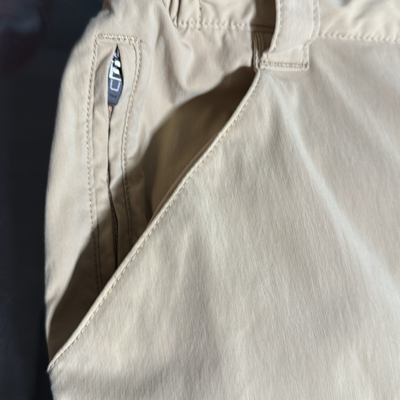 L.L.Bean tan capris, large - Picture 4 of 4